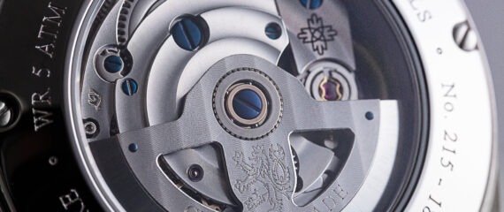 Legendární hodinky PRIM vznikají přes 70 let. Firma ELTON hodinářská, a. s. se drží tradičního řemesla a ruční výroby