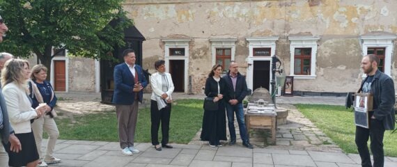 Valdštejnskou lodžií rezonovaly tóny francouzských šansonů